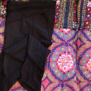 Lululemon size 4 crop pants mesh design on bottom